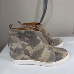 Paolo Camouflage Wedge Ankle Boots: NWOT